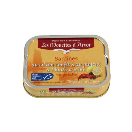 Image of the front of a tin of Les Mouettes d'Arvor Sardines au citron confit & au piment a l'huile d'olive (Sardines with Lemon and Hot Pepper in Olive Oil)