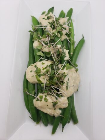 Image of Conservas de Cambados white tuna in olive oil as tonnato on green beans