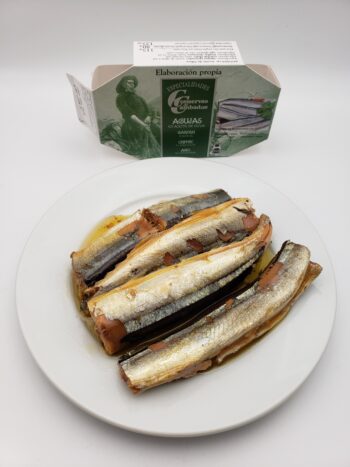 Image of Conservas de Combados garfish contents on plate