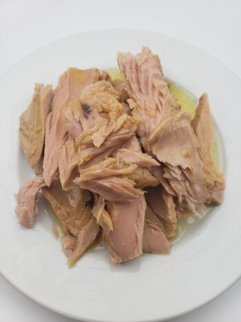 Image of Jose Gourmet tuna loins on plate