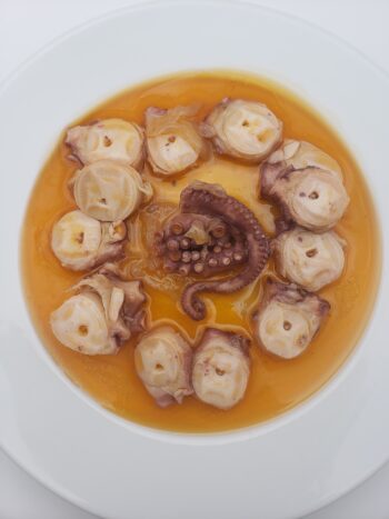 Image of La Brujula octopus #83 on plate