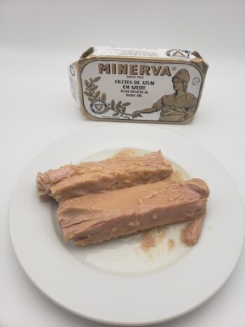 Image of Minerva tuna fillets in olive oil on plate