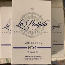 Image of the front of the package of La Brújula White Tuna in Olive Oil