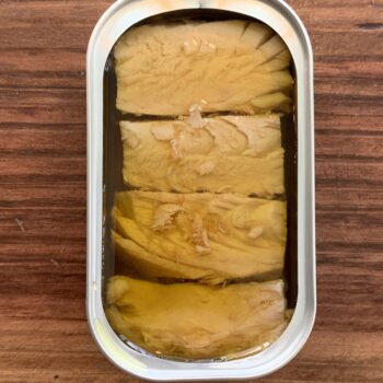 Image of an open tin of Santa Catarina Tuna Fillets in Organic Olive Oil