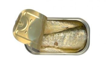 Image of an open tin of José Gourmet Sardines in Extra Virgin Olive Oil