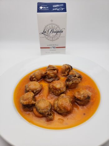 Image of La Brujula Scallops with sauce no90 on plate