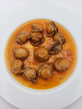 Image of La Brujula Scallops with sauce no90 on plate
