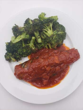 Image of les mouettes d'arvour mackerel in catalan sauce plated with roasted broccoli