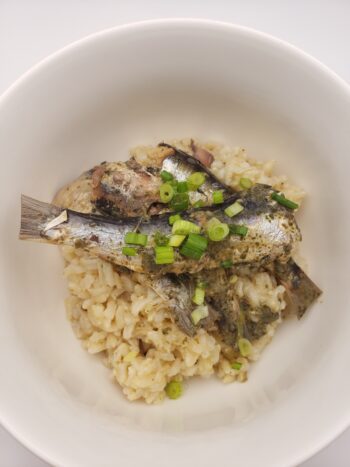 Image of les mouettes d'arvour sardines in butter with parsley on brown rice