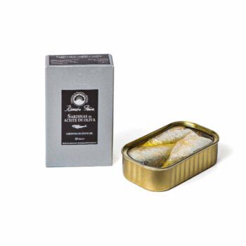 Image of the front of the package and an open tin of Ramón Peña Sardines in Olive Oil 3/5