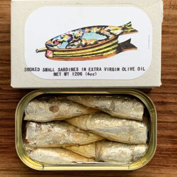 Image of an open tin of José Gourmet Smoked Small Sardines in Extra Virgin Olive Oil
