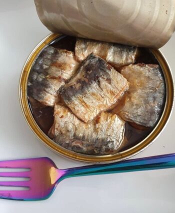 Image of an open tin of Güeyu Mar Chargrilled Sardine Loins (Lomos de Sardinas)