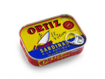Image of the front of a tin of Ortiz Sardinas a la Antigua "Old Style" Sardines in Extra Virgin Olive Oil, tin