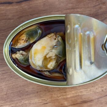 Image of an open tin of Yurrita Mussels in Pickled Sauce (Mejillones en Escabeche) 8/12