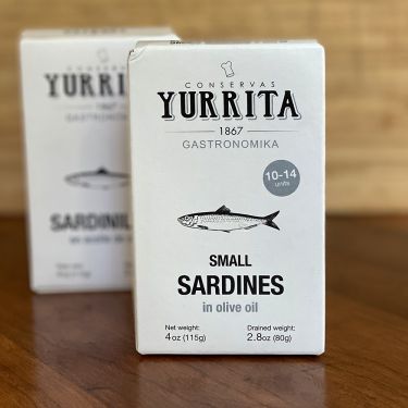Image of the front of a package of Yurrita Sardinillas (Small Sardines) in Extra Virgin Olive Oil 10/14
