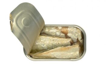 Image of an open tin of José Gourmet Sardines with Lemon in Olive Oil