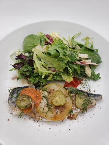 Image of Mouettes d'arvour mackerel muscadet with herbs and white wine with salad