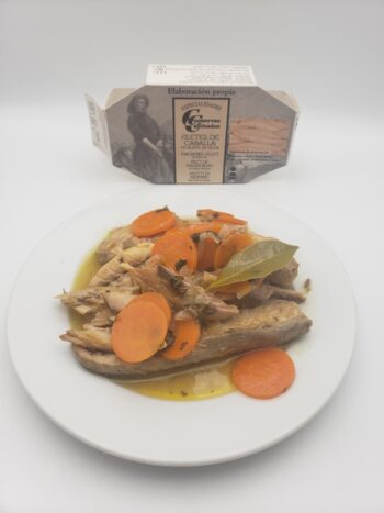 Image of conservas de combados mackerel in olive oil in escabeche with carrots, bay leaf, and onion