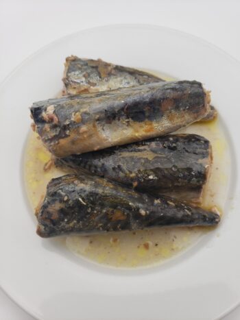 Image of JOse Gourmet smoked small mackerel on plate