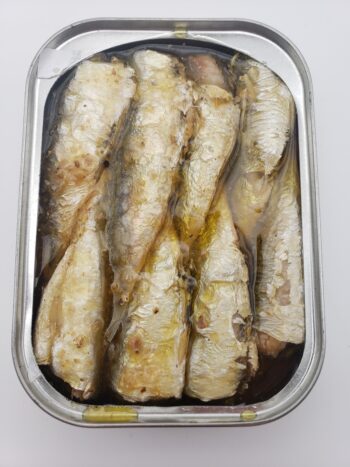 Image of les mouettes d'arvour sardines with lemon 8/10 open tin