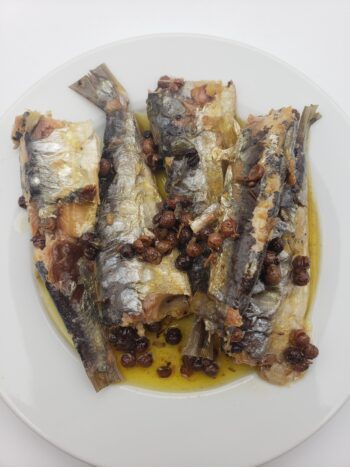 Image of les mouettes d'arvour sardines with sichuan peppercorns on plate