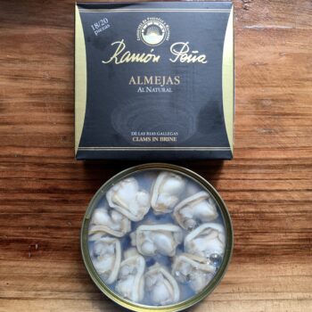 Image of the front of a package and an open tin of amón Peña Clams in Brine 18/20