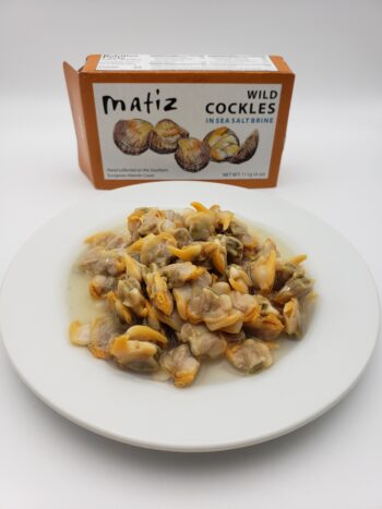 Image of Matiz cockles in sea salt brine on a plate