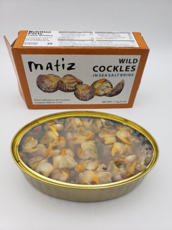 Image of Matiz cockles in sea salt brine open tin