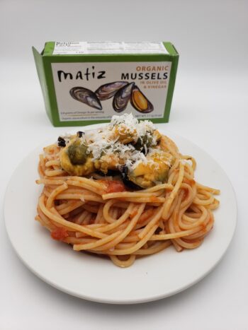 Image of Matiz wild mussels on pasta with sauce and cheese