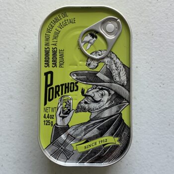 Image of the front of a tin of Porthos Sardines in Hot Vegetable Oil 3/5