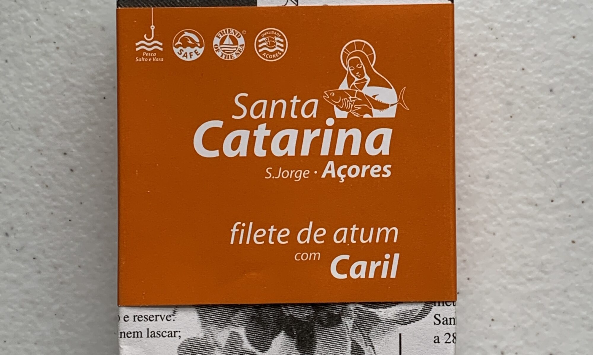 Image of the front of a package of Santa Catarina Tuna Fillets in Olive Oil and Curry