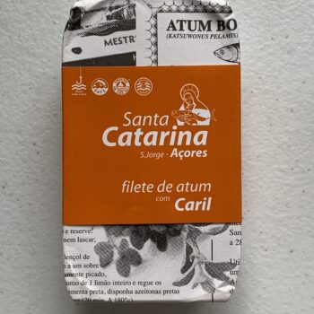 Image of the front of a package of Santa Catarina Tuna Fillets in Olive Oil and Curry