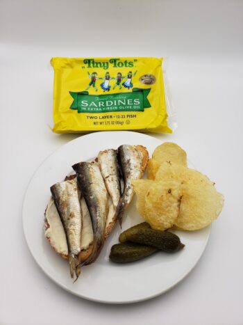 Image of King Oscar Tiny Tots plated on toast with chips and pickles
