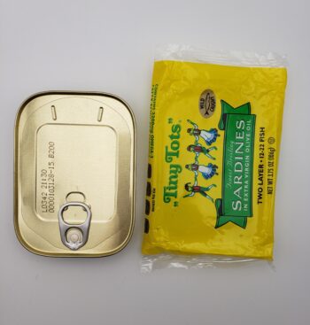 Image of King Oscar Tiny Tots tin out of wrapper