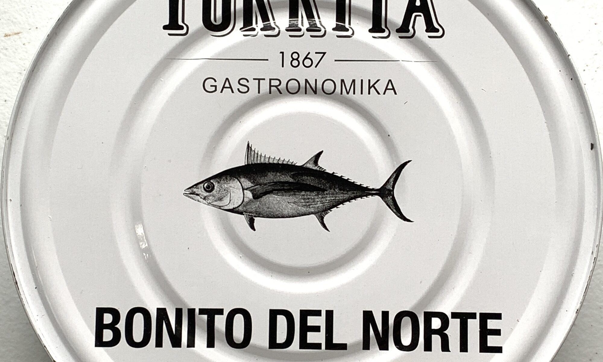 Image of the front of a tin of Yurrita Bonito del Norte in Olive Oil, 1850g, Large Format