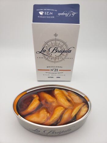 Image of La Brujula mussels 6/8 #21 open tin with box