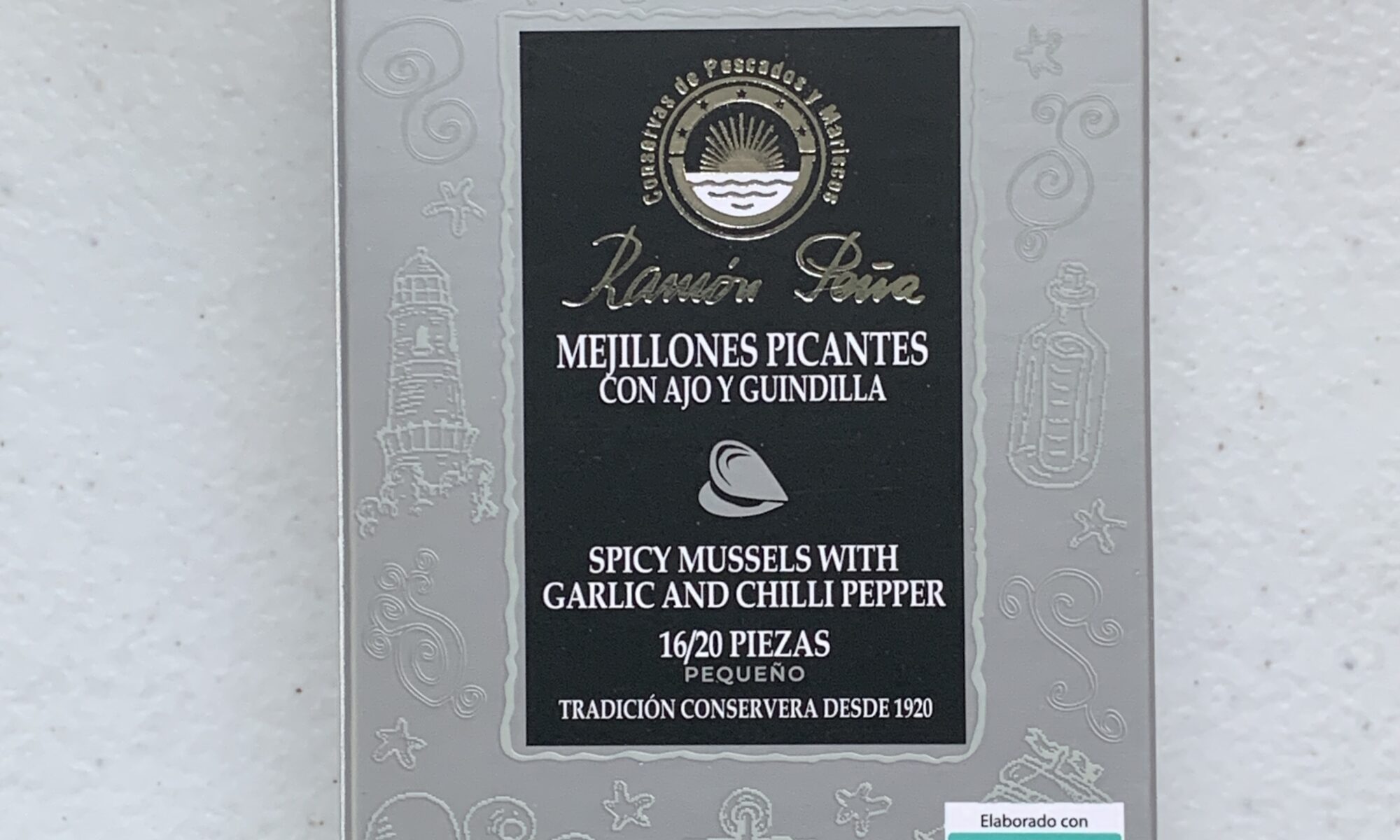 Image of the front of a package of Ramón Peña Spicy Mussels with Garlic and Chilli Pepper 16/20