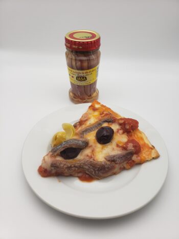 Image of Iasa anchovies on pizza with olives plated