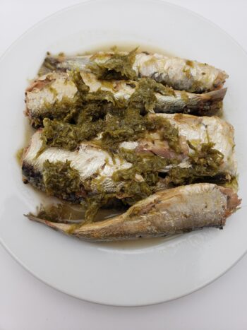 Image of Mouettes d'arvor sardines with brittany seaweed on plate
