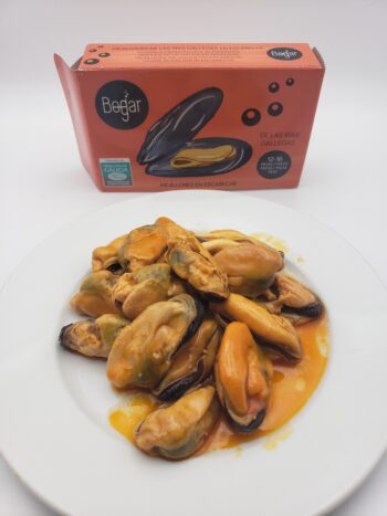 Image of Bogar mussels in escabeche contents on plate