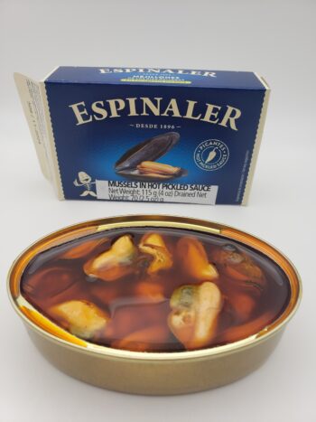 Image of Espinaler mussels in hot pickled sauce open tin