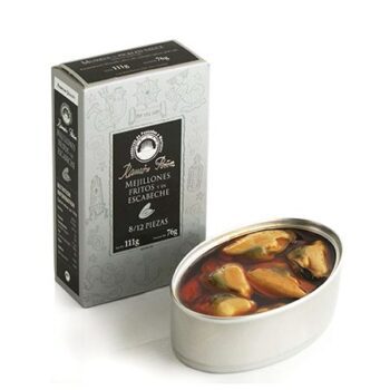 Image of the front of a package and an open tin of Ramón Peña Mussels in Escabeche 8/12, Silver Line
