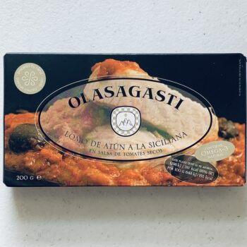 Image of the front of a package of Olasagasti Lomo de atún a la siciliana, en salsa tomates secos (Tuna Fillet in Sun-Dried Tomato Sauce)