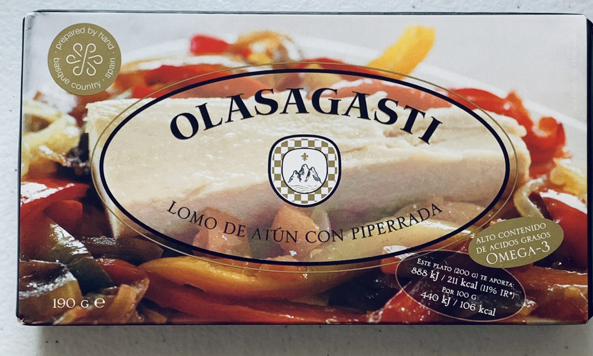 Image of the front of a package of Olasagasti Lomo de atún con piperrada (Tuna Fillet with Basque Piperade)