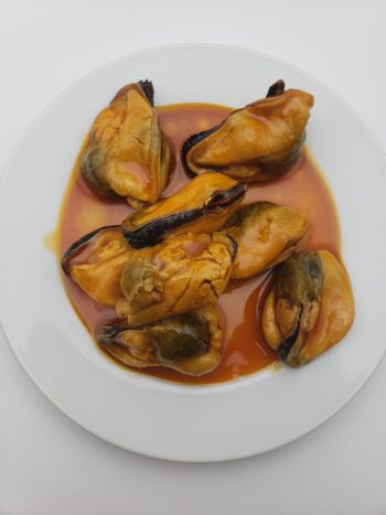 Image of Espinaler premium mussels 6/8 on plate
