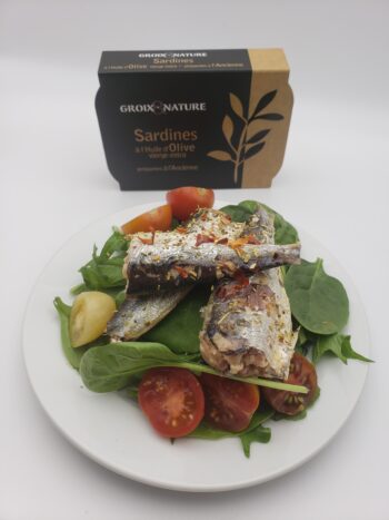 Image of Groix & Nature Sardines in Olive OIl on salad with tomatoes