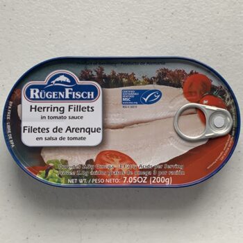 Image of the front of a tin of Rügen Fisch Herring Fillets in Tomato Sauce