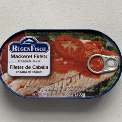 Image of the front of a tin of Rügen Fisch Mackerel Fillets in Tomato Sauce