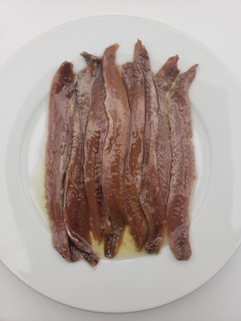 Image of Callol Serrat anchovies lined up on plate