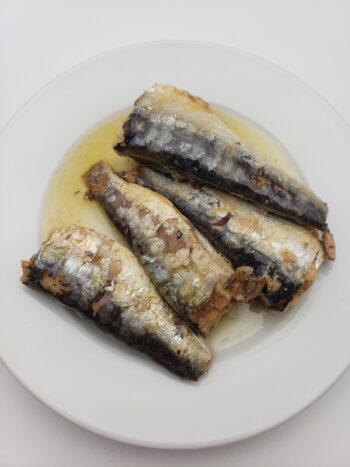 Image of Real Conservas sardines 3/5 on plate